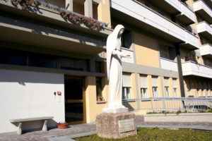 statua madonnina di campi